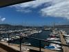 Vístale la marina desde la terraza